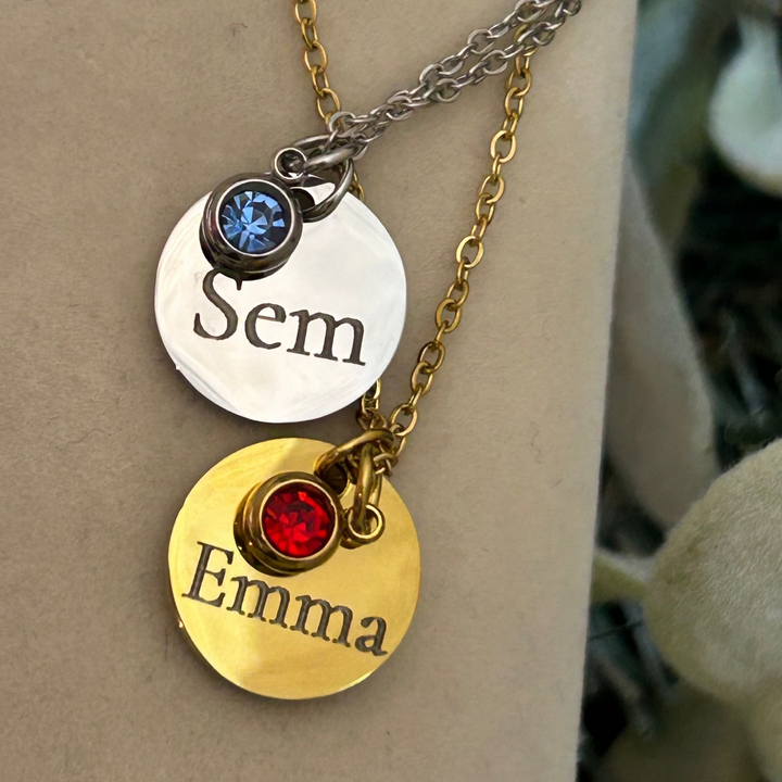 Coin met birthstone engraved